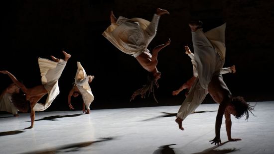 Egymásba fonódó testvéri közösség