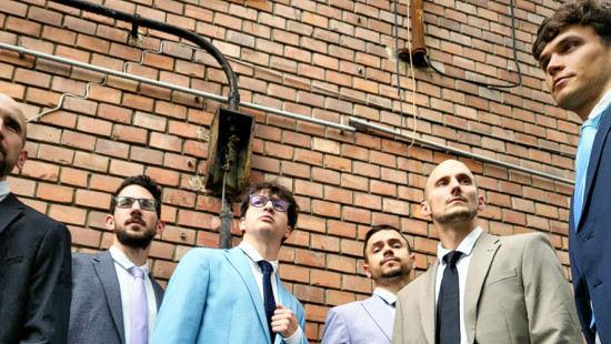 Bemutató -  Gentlemen