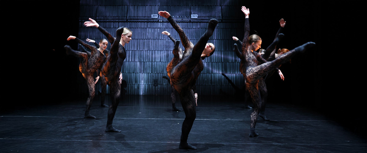 Bemutató - Léda arcai / Obsession