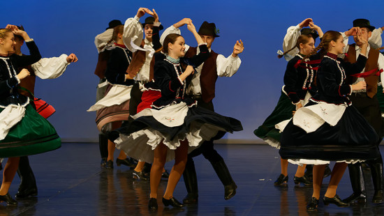 Néptáncul... Kortársul...